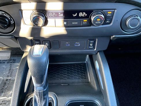 Used 2024 Nissan Frontier SL image 16