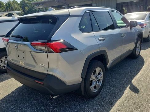 Used 2025 Toyota RAV4 XLE AWD/4WD image 6