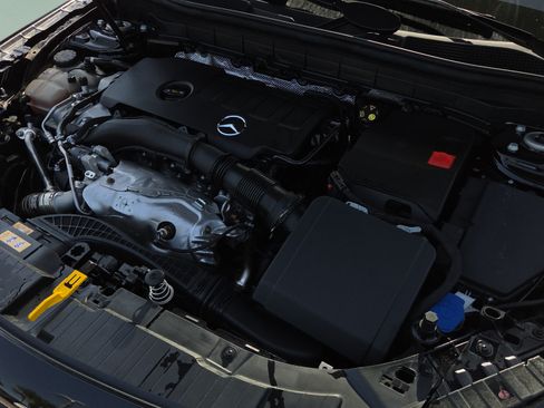 Certified 2023 Mercedes-Benz GLB 250 image 21