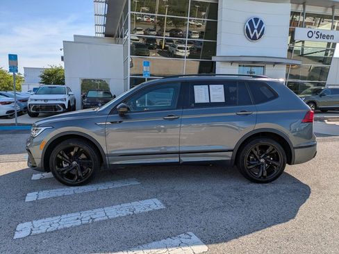 Certified 2024 Volkswagen Tiguan SE R-Line image 3
