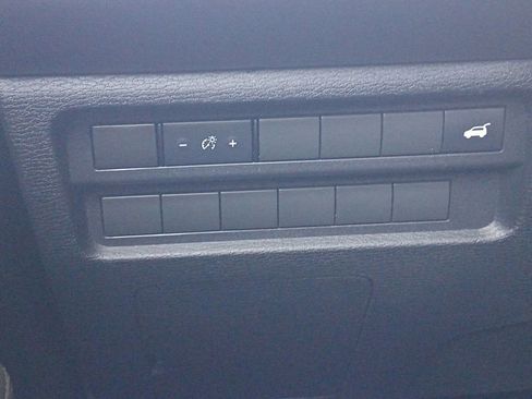 Used 2022 Mitsubishi Outlander SE image 12