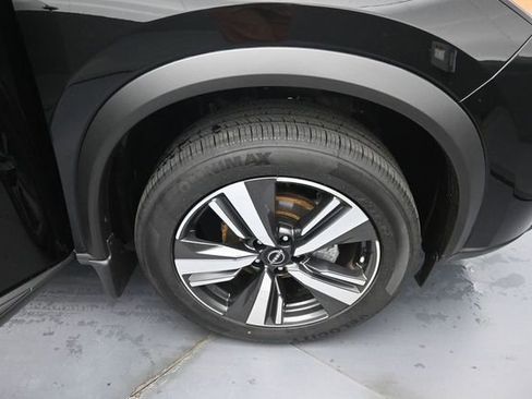 Used 2025 Nissan Rogue SL AWD/4WD image 36