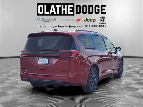 New 2026 Chrysler Pacifica Limited w/ S Appearance Package image 26