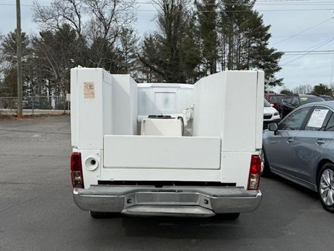 Used 2015 Nissan Frontier SV image 6