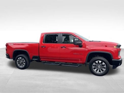 Used 2024 Chevrolet Silverado 2500 Custom w/ Custom Convenience Package AWD/4WD image 4