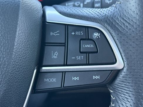 Used 2025 Toyota Sienna Limited image 37