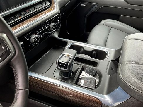 Used 2024 Chevrolet Silverado 1500 LT Trail Boss w/ Convenience Package II image 11