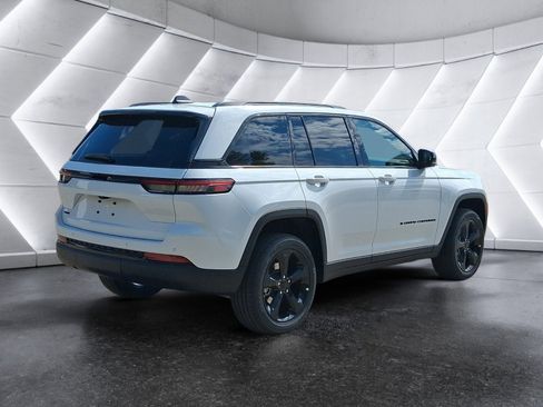 New 2025 Jeep Grand Cherokee Altitude image 6