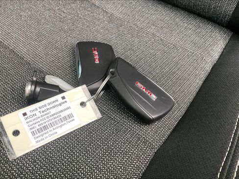 Used 2025 GMC Acadia Elevation image 13