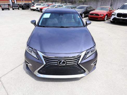 Used 2016 Lexus ES 350 w/ Luxury Package w/Wood Trim image 11