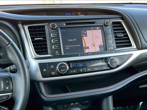 Used 2019 Toyota Highlander Limited image 7