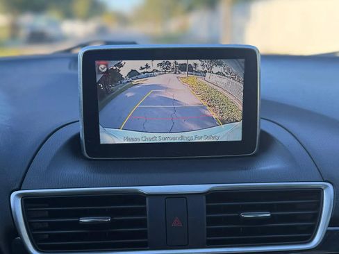 Used 2015 MAZDA MAZDA3 i Sport image 12