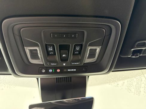 Used 2022 Chevrolet Silverado 1500 ZR2 w/ Technology Package AWD/4WD image 23
