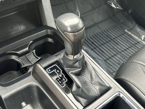 Used 2017 Toyota Tacoma TRD Off-Road w/ Premium & Technology Package image 25