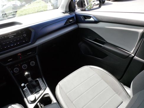 Certified 2023 Volkswagen Taos SE AWD/4WD image 11
