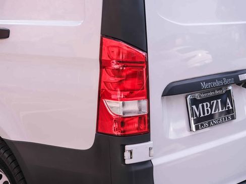 Used 2023 Mercedes-Benz Metris image 6