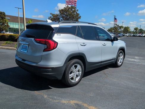 Used 2020 GMC Terrain SLE w/ Driver Convenience Package image 5