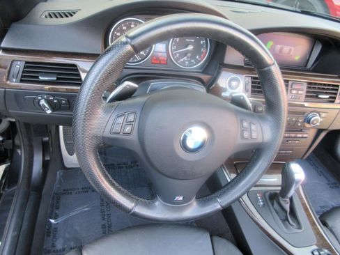 Used 2013 BMW 335i Convertible image 34