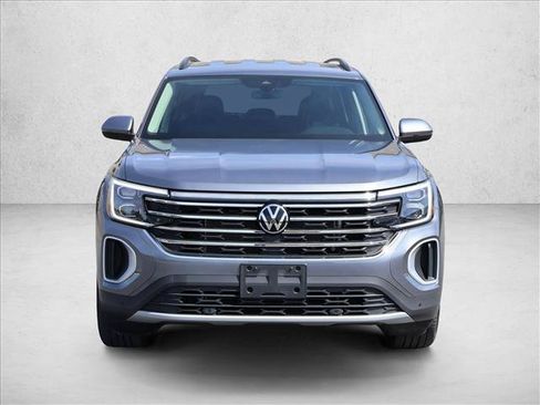 Used 2024 Volkswagen Atlas SE AWD/4WD image 2