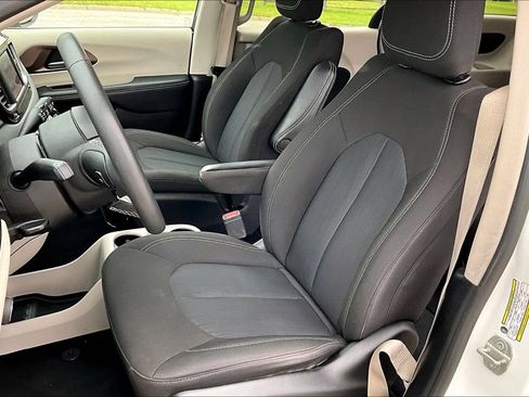Used 2023 Chrysler Voyager LX FWD image 23