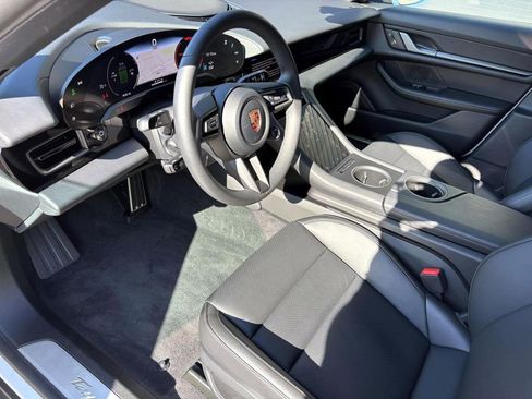 Used 2025 Porsche Taycan image 4
