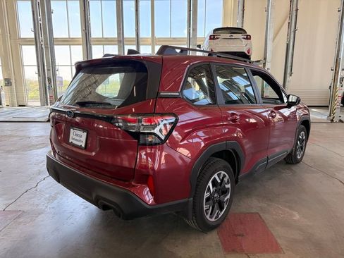 Certified 2025 Subaru Forester w/ Convenience Package #1 AWD/4WD image 3