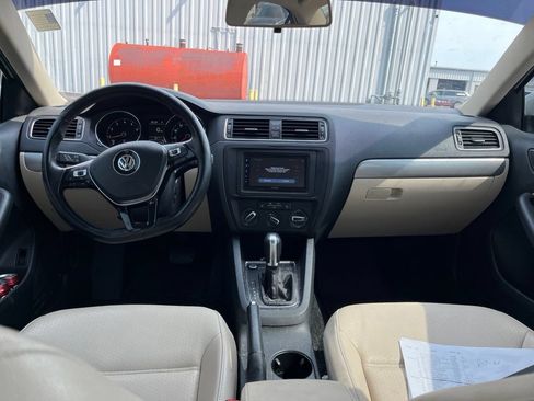 Used 2017 Volkswagen Jetta SE FWD image 23