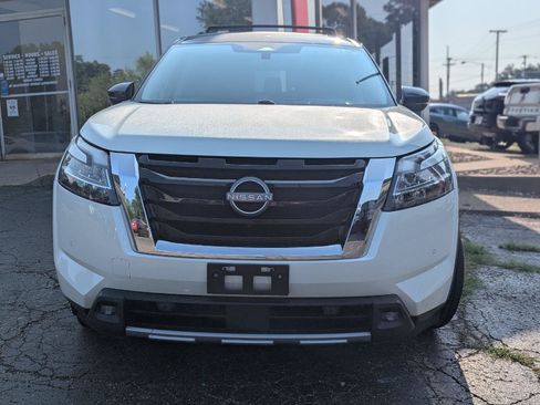 Used 2022 Nissan Pathfinder Platinum w/ Cargo Package AWD/4WD image 2