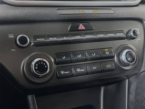 Certified 2020 Kia Sportage LX image 23