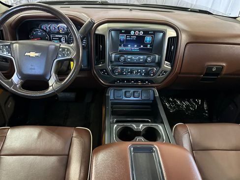 Used 2015 Chevrolet Silverado 1500 High Country w/ High Country Premium Package AWD/4WD image 4