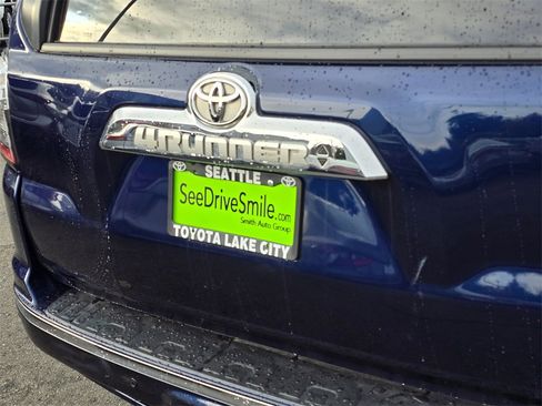 Used 2016 Toyota 4Runner Limited image 13