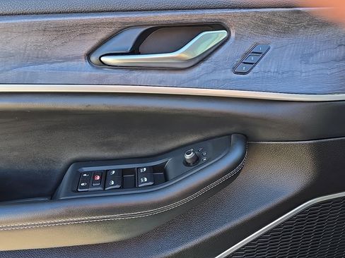 Used 2022 Jeep Grand Cherokee Limited image 12