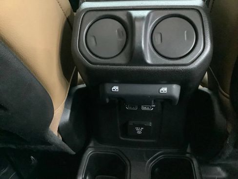 Used 2020 Jeep Gladiator Rubicon AWD/4WD image 32