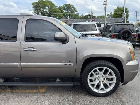 Used 2011 GMC Yukon XL Denali AWD/4WD image 10