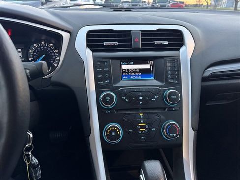 Used 2014 Ford Fusion SE w/ Equipment Group 201A image 28