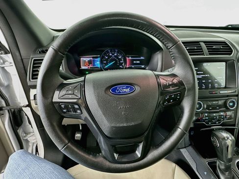 Used 2018 Ford Explorer XLT w/ Equipment Group 202A FWD image 12
