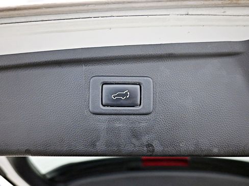 Used 2017 Subaru Outback 3.6R Touring image 30