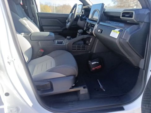 Used 2025 Toyota Tacoma TRD Sport image 30