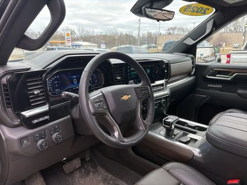 Used 2025 Chevrolet Silverado 1500 High Country w/ High Country Premium Package AWD/4WD image 26