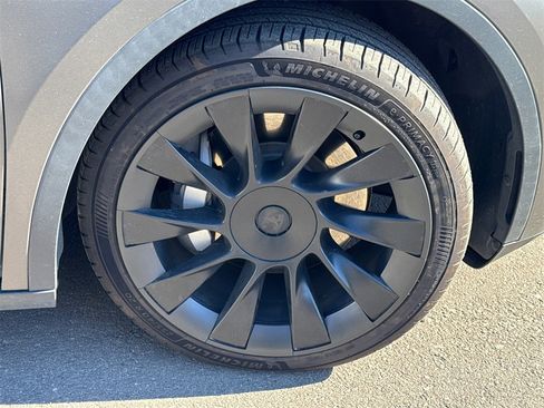 Used 2021 Tesla Model Y Long Range image 4