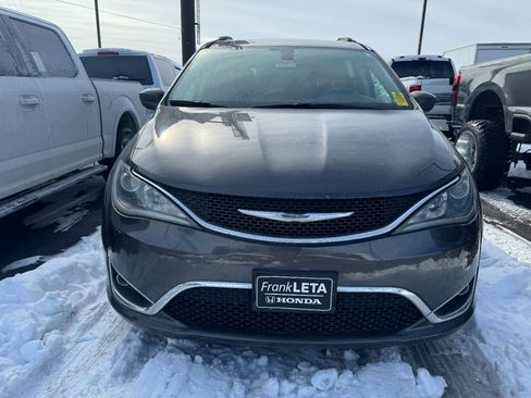 Used 2018 Chrysler Pacifica Touring-L image 7