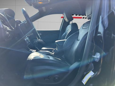 Used 2019 Jeep Cherokee High Altitude image 9