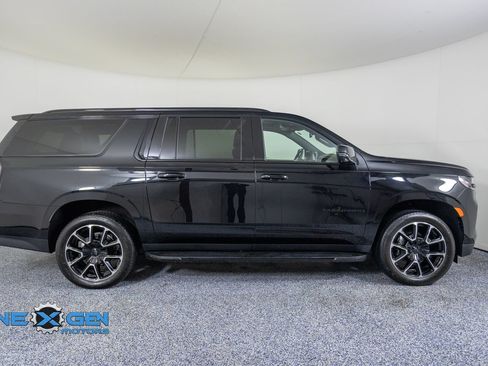 Used 2024 Chevrolet Suburban RST w/ Luxury Package AWD/4WD image 8