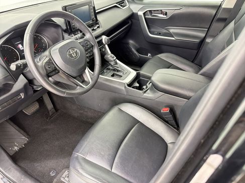 Used 2020 Toyota RAV4 XLE Premium FWD image 23