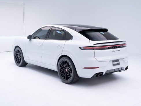 Certified 2025 Porsche Cayenne GTS image 3