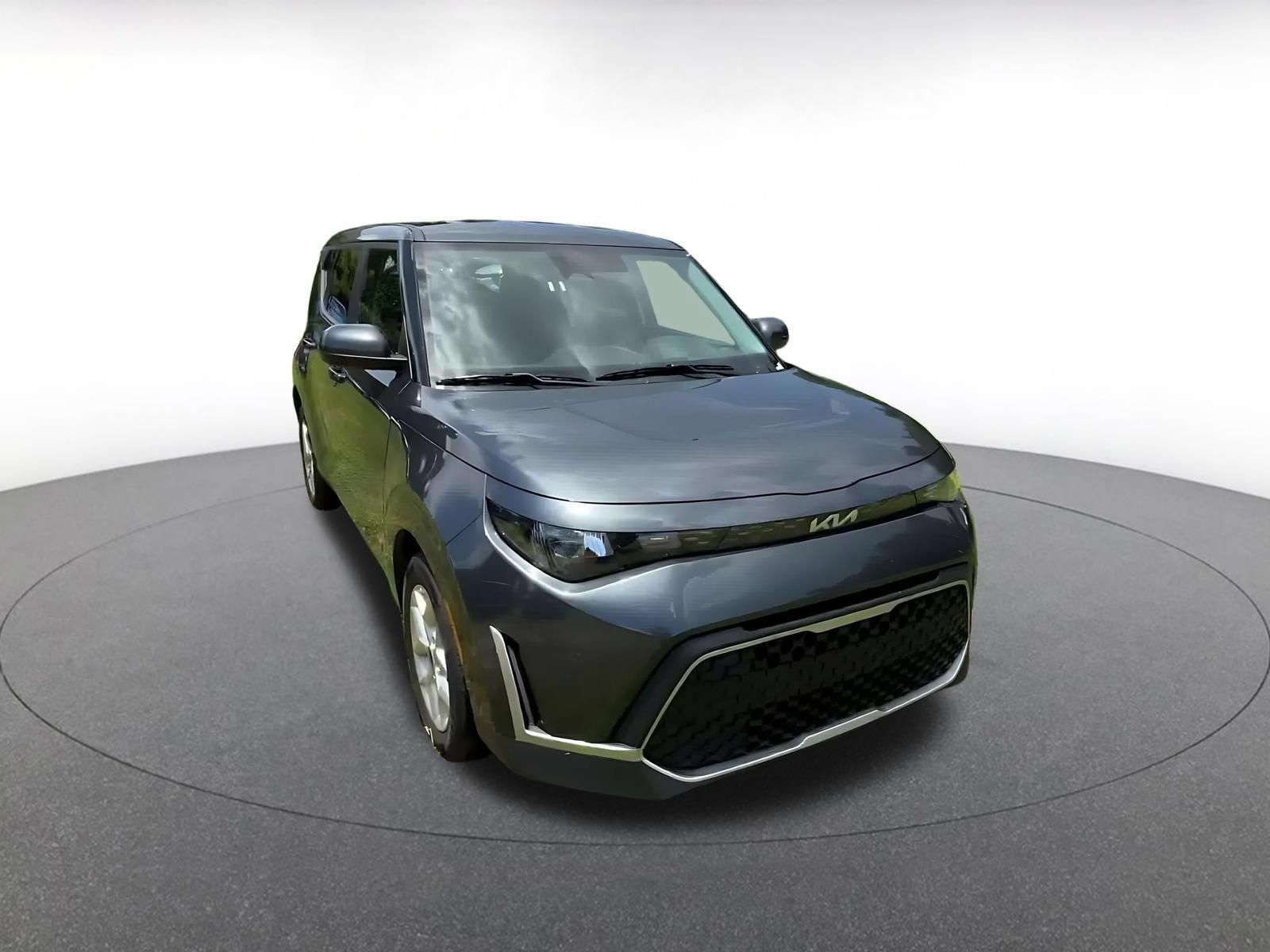 Used 2025 Kia Soul LX w/ LX Technology Package FWD image 3