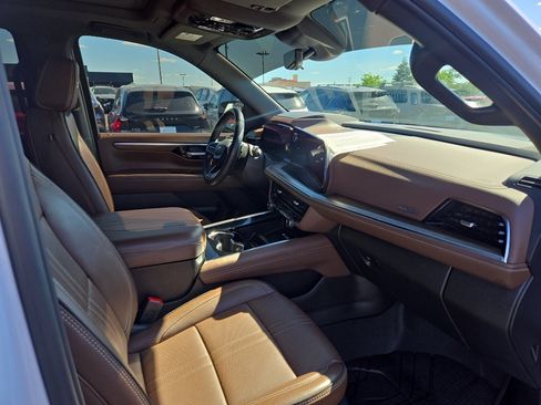Used 2026 Chevrolet Tahoe High Country w/ Sun And Tow Package AWD/4WD image 19