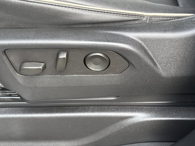 Used 2023 Chevrolet Suburban Premier AWD/4WD image 18