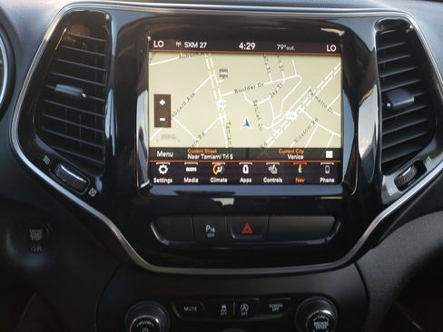 Used 2019 Jeep Cherokee Limited image 19