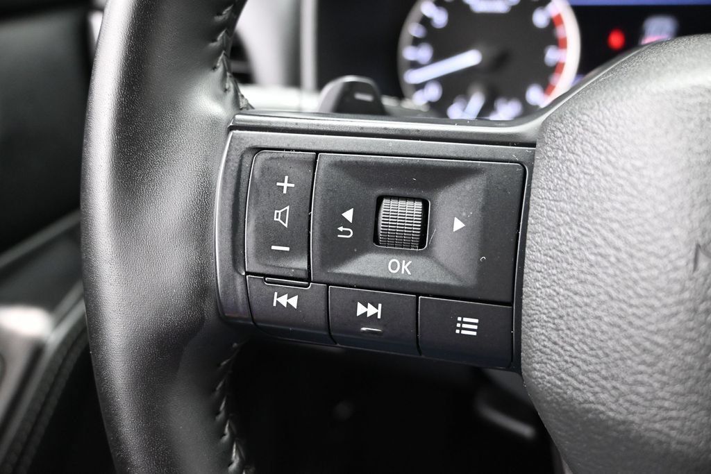 Used 2025 Nissan Rogue SV AWD/4WD image 24